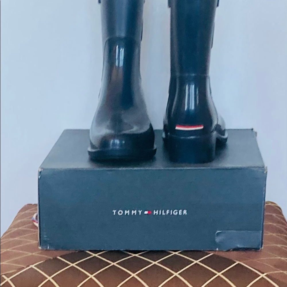 TOMMY HILFIGER Rain Boots size 8 EUC. Over ankle. Blue. Weather Proof❤️